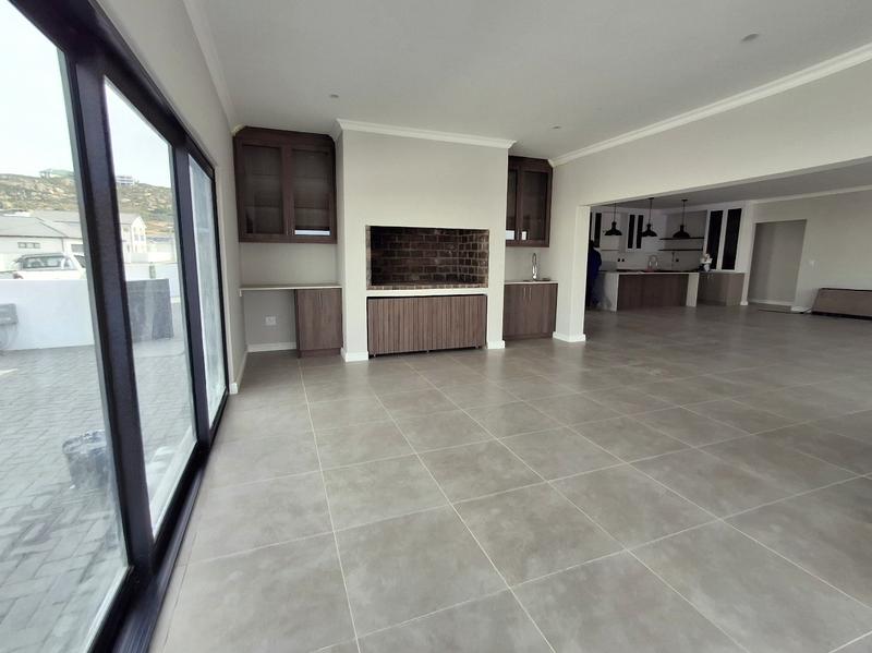 3 Bedroom Property for Sale in Sandy Point Western Cape